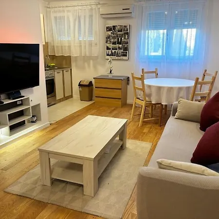 Apartman Lokve דירה